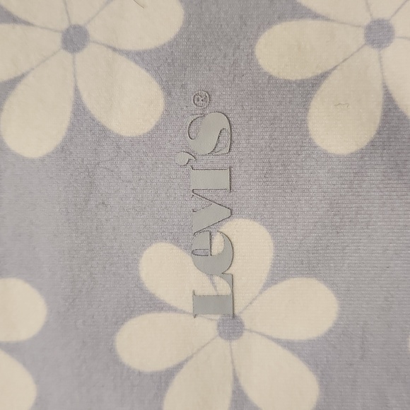 Levis womans floral print bike shorts size medium - Picture 4 of 7